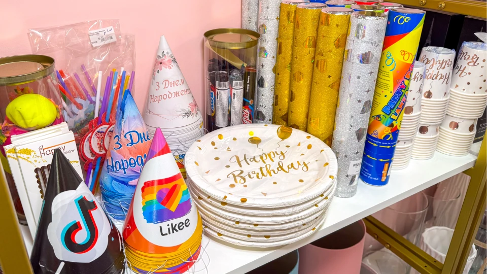 🎈 Святковий посуд та аксесуари